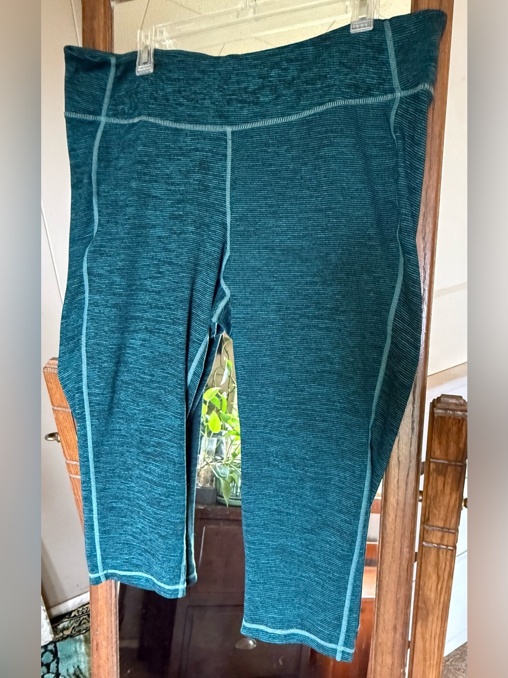 Old Navy Active Teal Capri Leggings, size XXL